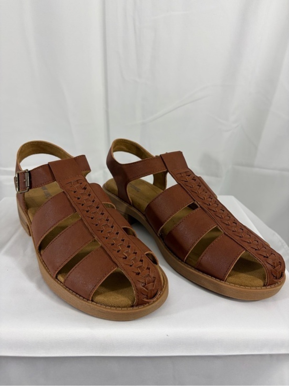 NWT Muk Luks Women’s Size 9.5 Brown Woven Leather Fisherman Sandals